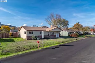 4072 Hanna St, Roseburg, OR 97471 - Photo 3