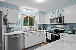 24066 NE Treehill Dr, Wood Village, OR 97060 - Photo 9