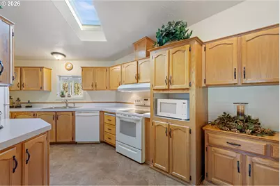 11119 N Myrtle Rd, Myrtle Creek, OR 97457 - Photo 15