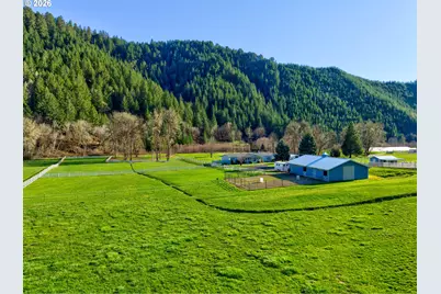 11119 N Myrtle Rd, Myrtle Creek, OR 97457 - Photo 3
