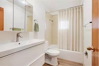 10905 NE 6th St, Vancouver, WA 98664 - Photo 13
