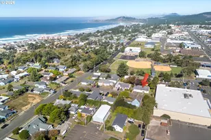 208 NW 7th St, Newport, OR 97365 - Photo 3