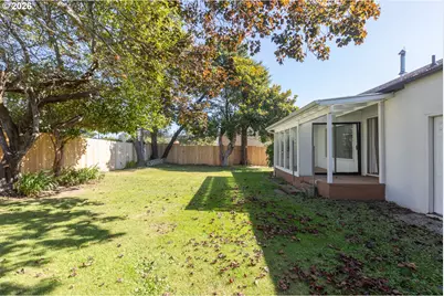 208 NW 7th St, Newport, OR 97365 - Photo 27