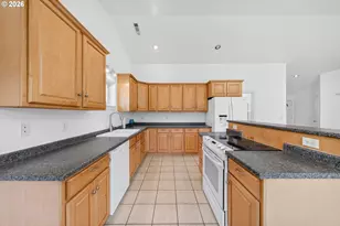 96407 Oceanside E Dr, Brookings, OR 97415 - Photo 11