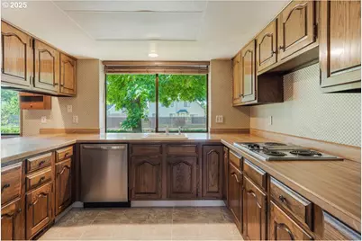 324 N Peacock Ct, Newberg, OR 97132 - Photo 13