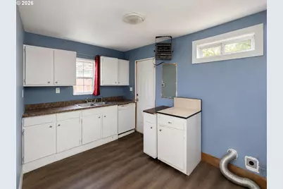 821 S Columbia St, Seaside, OR 97138 - Photo 5