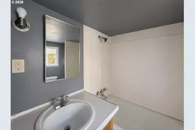 821 S Columbia St, Seaside, OR 97138 - Photo 25