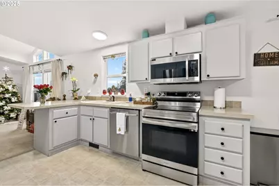 1614 Granite St, Woodburn, OR 97071 - Photo 11