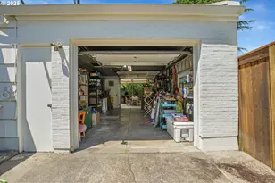 8913 N Seneca St, Portland, OR 97203 - Photo 31