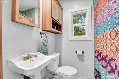 8913 N Seneca St, Portland, OR 97203 - Photo 23