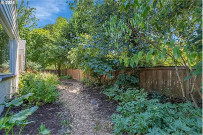 8913 N Seneca St, Portland, OR 97203 - Photo 37