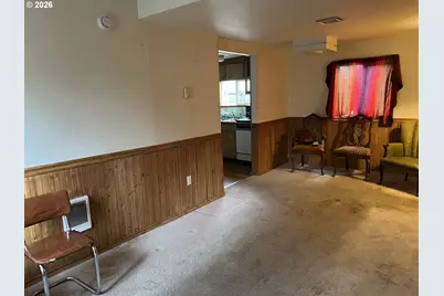 2204 SE 84th Ave, Portland, OR 97216 - Photo 5