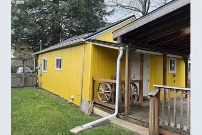 2204 SE 84th Ave, Portland, OR 97216 - Photo 3