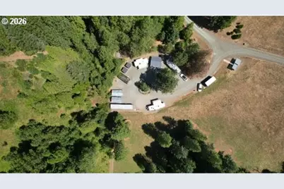 570 Tunnel Rd, Glendale, OR 97442 - Photo 1