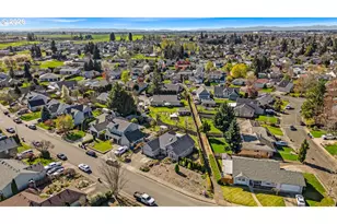 921 Hermanson St, Woodburn, OR 97071 - Photo 41