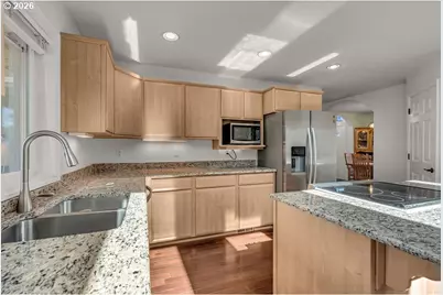 921 Hermanson St, Woodburn, OR 97071 - Photo 15