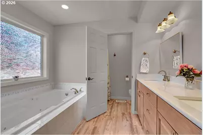 921 Hermanson St, Woodburn, OR 97071 - Photo 31