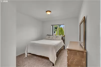 921 Hermanson St, Woodburn, OR 97071 - Photo 25