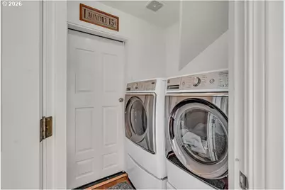 921 Hermanson St, Woodburn, OR 97071 - Photo 33