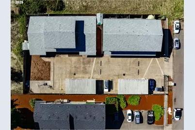 1287 R St, Springfield, OR 97477 - Photo 3