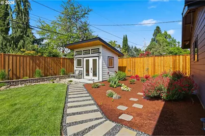 2010 Valhalla St, Eugene, OR 97401 - Photo 43