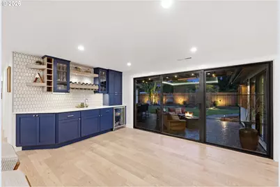 2010 Valhalla St, Eugene, OR 97401 - Photo 9