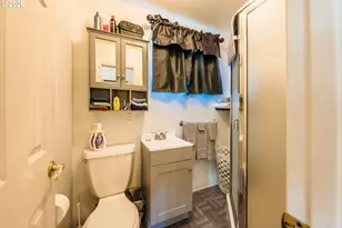 1017 NE Lake Dr, Lincoln City, OR 97367 - Photo 31