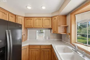 2090 Ash St, North Bend, OR 97459 - Photo 11