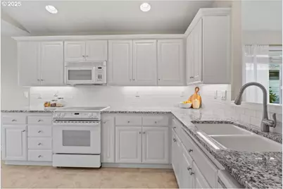 374 Cimarron Ct SE, Salem, OR 97306 - Photo 17