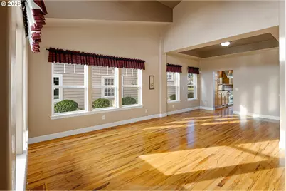 240 Magnolia Dr, Creswell, OR 97426 - Photo 5