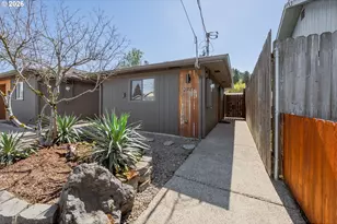 2767 W Langenberg Ave, Roseburg, OR 97471 - Photo 3