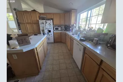 239 W K St, Springfield, OR 97477 - Photo 23
