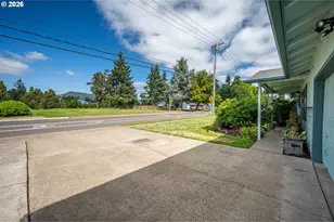 6111 Thurston Rd, Springfield, OR 97478 - Photo 3