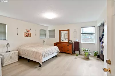 704 Cliff Ct, Silverton, OR 97381 - Photo 17