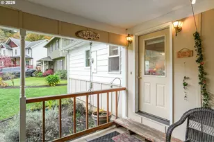 704 Cliff Ct, Silverton, OR 97381 - Photo 5