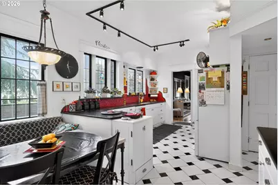 211 S 3rd St, Cottage Grove, OR 97424 - Photo 13