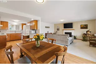 15685 SW Queen Victoria Pl, Portland, OR 97224 - Photo 9
