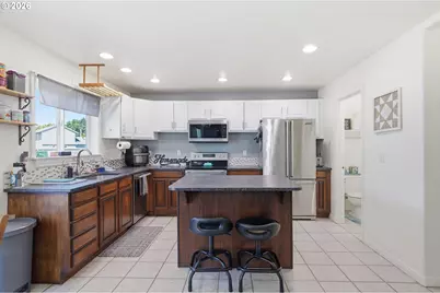 1924 W 10th Ave, Junction City, OR 97448 - Photo 9