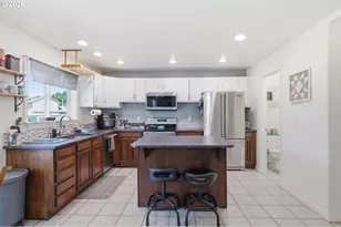 1924 W 10th Ave, Junction City, OR 97448 - Photo 9