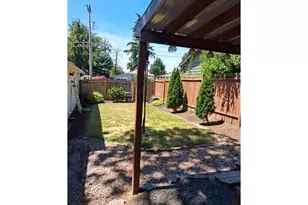 1055 Columbia Ave, Gladstone, OR 97027 - Photo 23