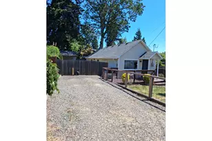 1055 Columbia Ave, Gladstone, OR 97027 - Photo 7
