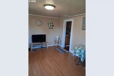 1055 Columbia Ave, Gladstone, OR 97027 - Photo 9
