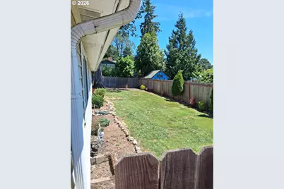 1055 Columbia Ave, Gladstone, OR 97027 - Photo 5