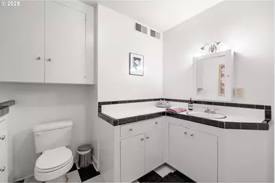 1811 NW Couch St #508, Portland, OR 97209 - Photo 21