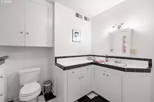 1811 NW Couch St, Portland, OR 97209 - Photo 21