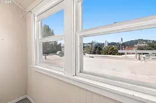 1811 NW Couch St, Portland, OR 97209 - Photo 19