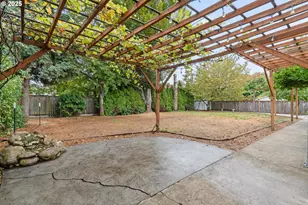 2132 Assumption St, Eugene, OR 97402 - Photo 31