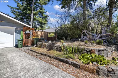 2333 24th St, Florence, OR 97439 - Photo 7