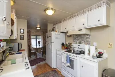 11526 SW Royal Villa Dr, Portland, OR 97224 - Photo 15