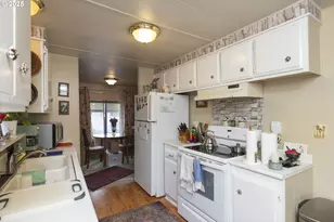 11526 SW Royal Villa Dr, Portland, OR 97224 - Photo 15